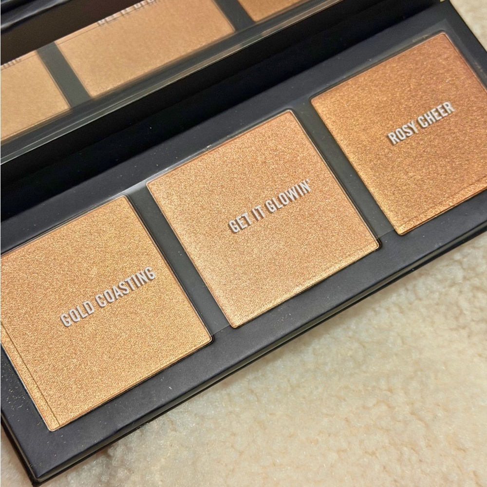 MAC Hyper Real Glow Palette - Picture 2 of 3